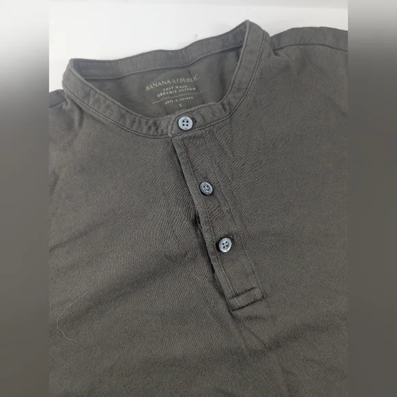 Lot Of 3 Banana Republic Men's Henley Shirt - Blue, Black, and Green - Picture 7 of 8